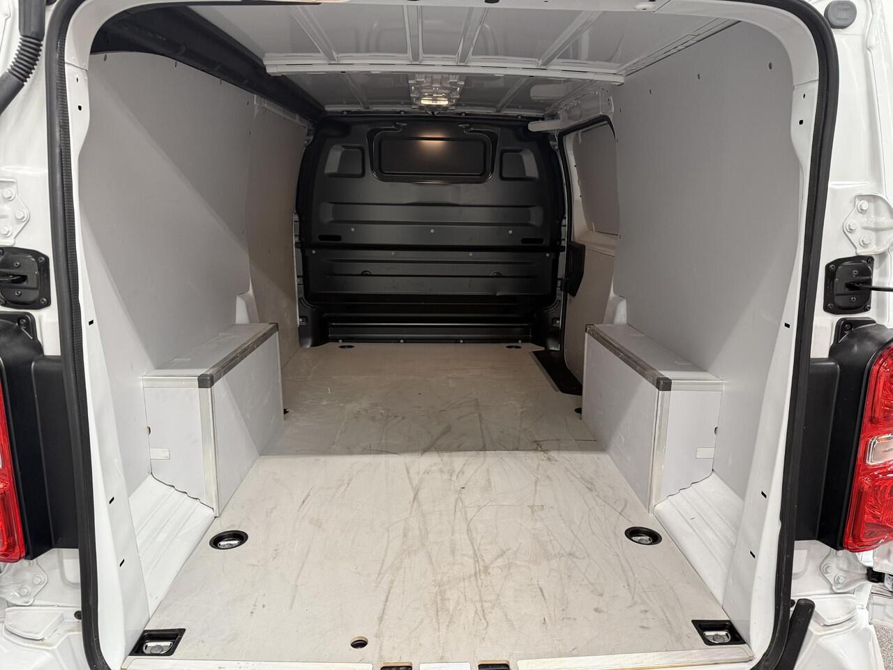 Opel VIVARO 2.0 Diesel 180PK L3 Automaat Apple Carplay / Android Auto Parkeersensoren V+A Trekhaak Camera Navigatie Cruise Control LED koplampen houten afwerking laadruimte