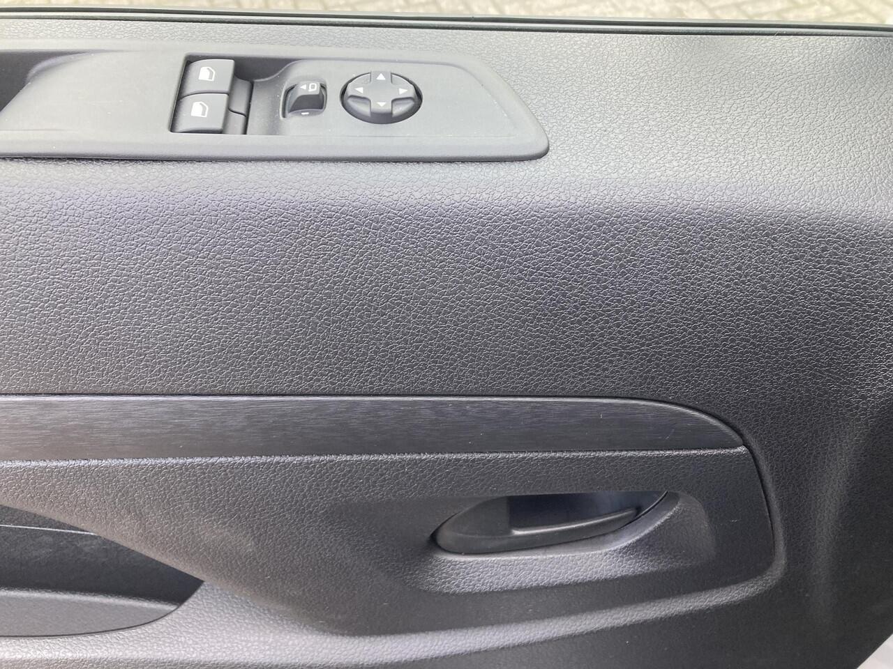 Opel VIVARO 2.0 Diesel 180 Pk 8-Traps Aut. Dub.Cabine | ECC | Navi | Trekhaak | 17"LMV | Full LED | Digi.Binnenspiegel | Camera | Betimmering | Glaslook | Spoiler | Sidebars |