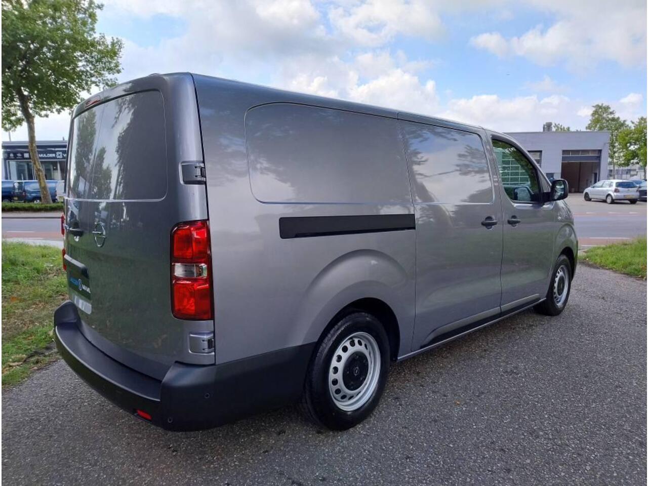 Opel VIVARO Electric L3 75 kWh 136pk | ACTIE! | 8 jaar garantie | 0% financial lease | Multimedia | Apple Carplay | Android Auto | Achteruitrijcamera | Parkeersensoren voor en achter | Digitale cockpit | Stuurwielbediening | Tussenwand comfort met raam | Bestuurderss