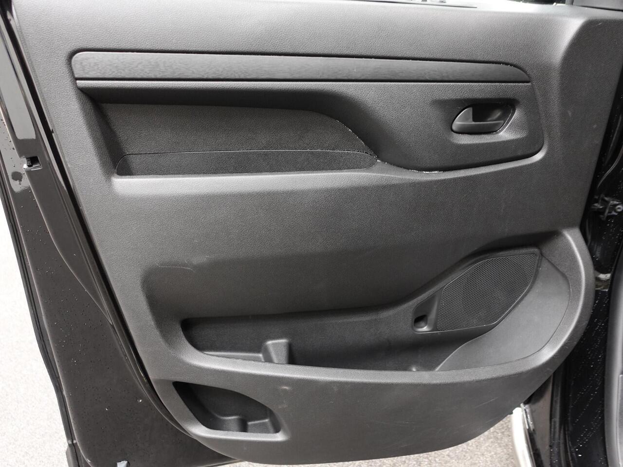 Opel VIVARO 2.0 BlueHDi 145PK L2 Automaat | Navigatie | Airco | Trekhaak | Side Bars | Betimmering | Laadruimte betimmering