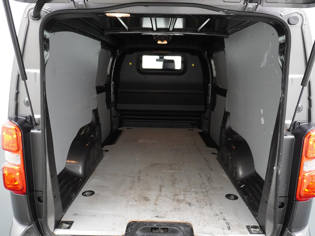 Opel VIVARO 2.0D 145pk 3-Persoons Navi Apple Carplay Android Auto Airco 2X Schuifdeur Pdc Cruise Financial Lease ¤301,- p/mnd DAB+ WiFi Regen/Lichtsensor Dodehoeksensor SpoorAssist Voorruit+Wisserverwarmd 1e Eigenaar Euro 6 370Nm koppel