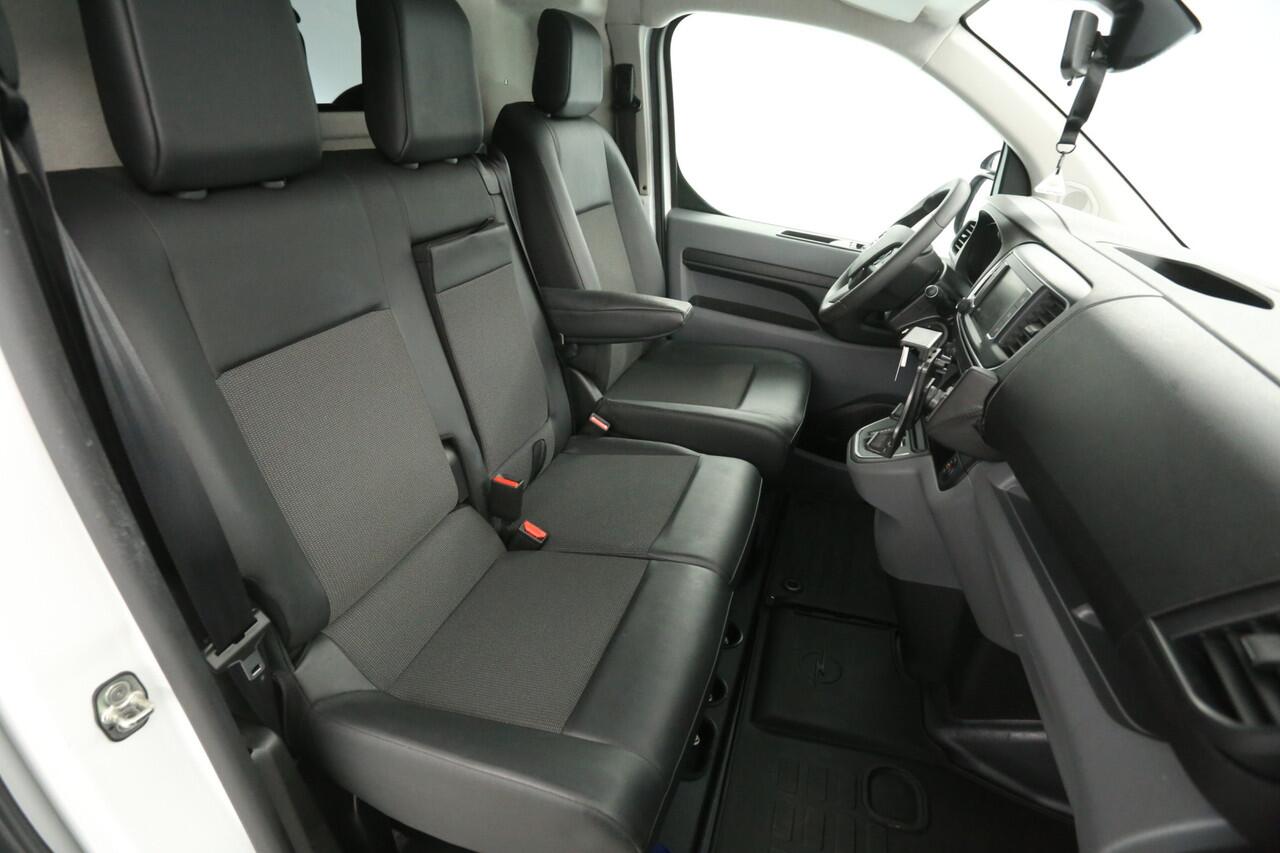 Opel VIVARO Vivaro-e L2H1 75 kWh | Snelladen | SOH 90% | Airco | Cruise | 3 Zits | Carplay | Navi | Parkeersens.