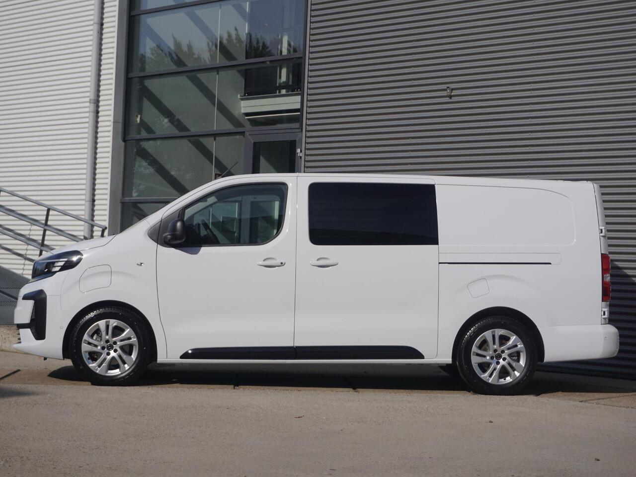 Opel VIVARO Electric 75 kWh Dubbele Cabine | 2x schuifdeur | 0% rente | tot 8 jaar garantie | Dynamic Surround View Pakket| Comfort Pakket | Exterieur Pakket | Winterpakket | Apple Carplay | rondom zicht camera's | LM velgen | Dodehoek detectie | parkeersensoren voor