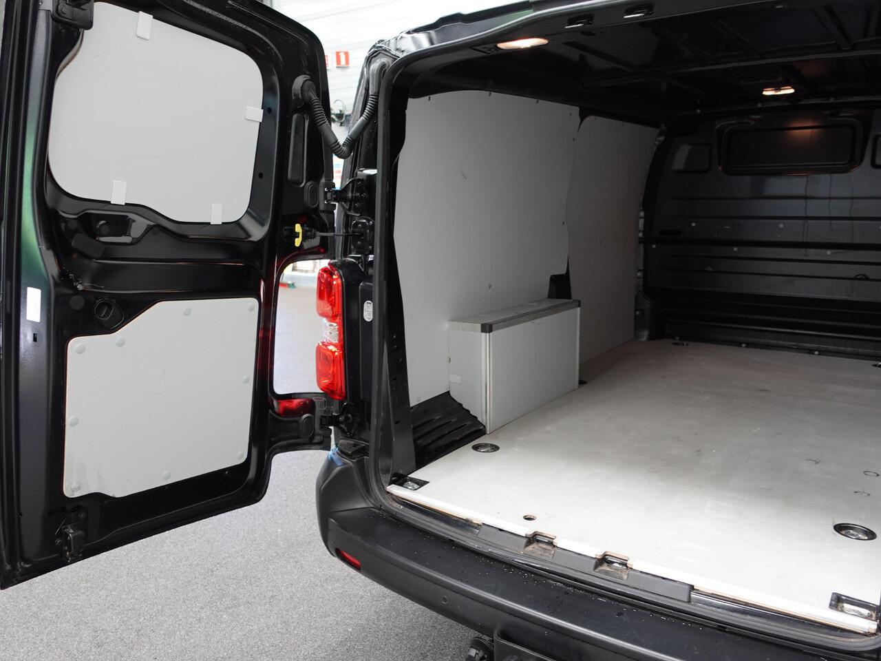 Opel VIVARO L3H1 145pk Automaat Navigatie Trekhaak Airco Bluetooth Cruise Control PDC achter