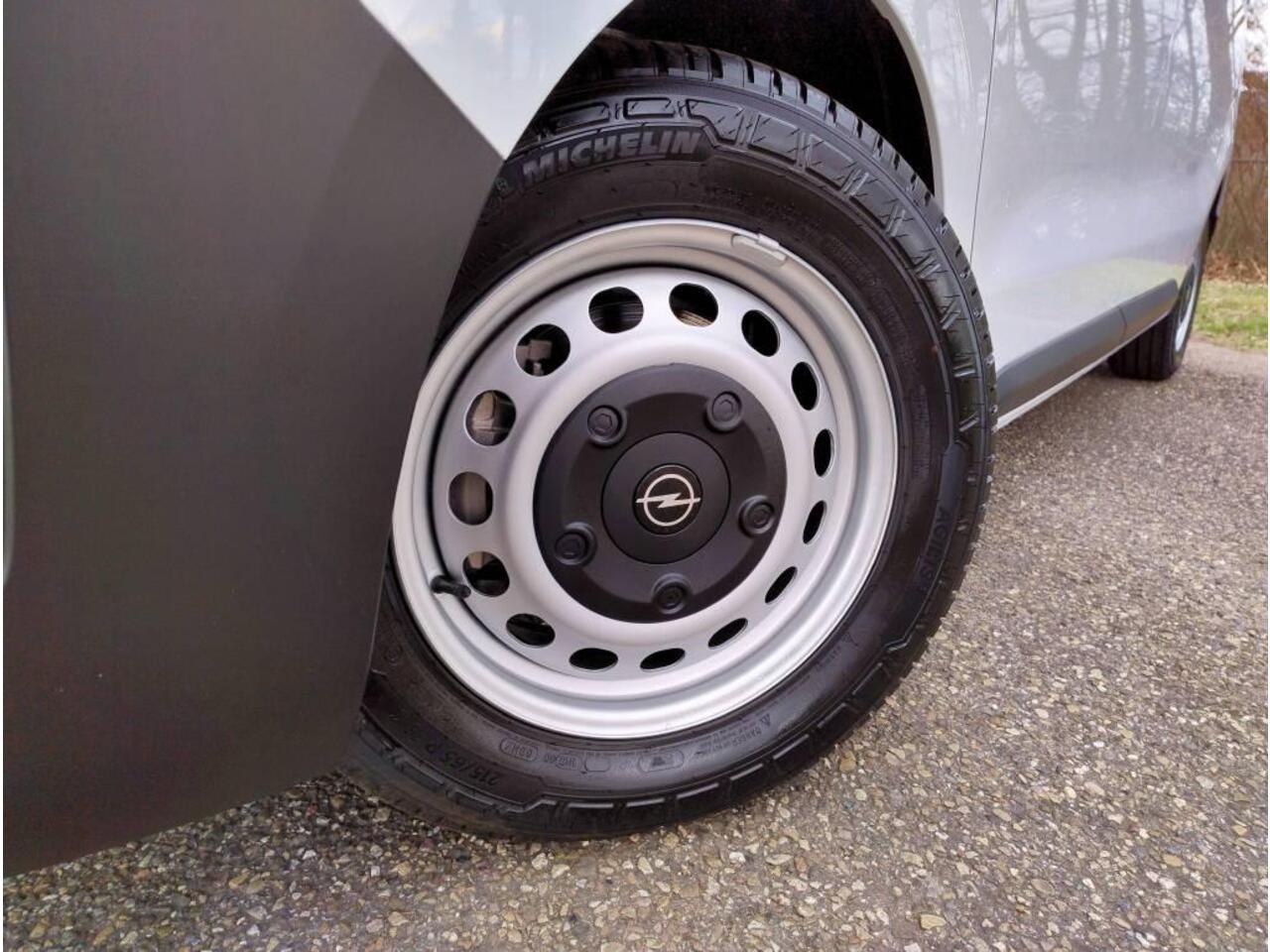 Opel VIVARO Electric L2 75 kWh 136pk | 8 jaar garantie | 0% financial lease | Multimedia | Apple Carplay | Android Auto | Achteruitrijcamera | Parkeersensoren voor en achter | Digitale cockpit | Stuurwielbediening | Tussenwand comfort met raam | Bestuurdersstoel comf