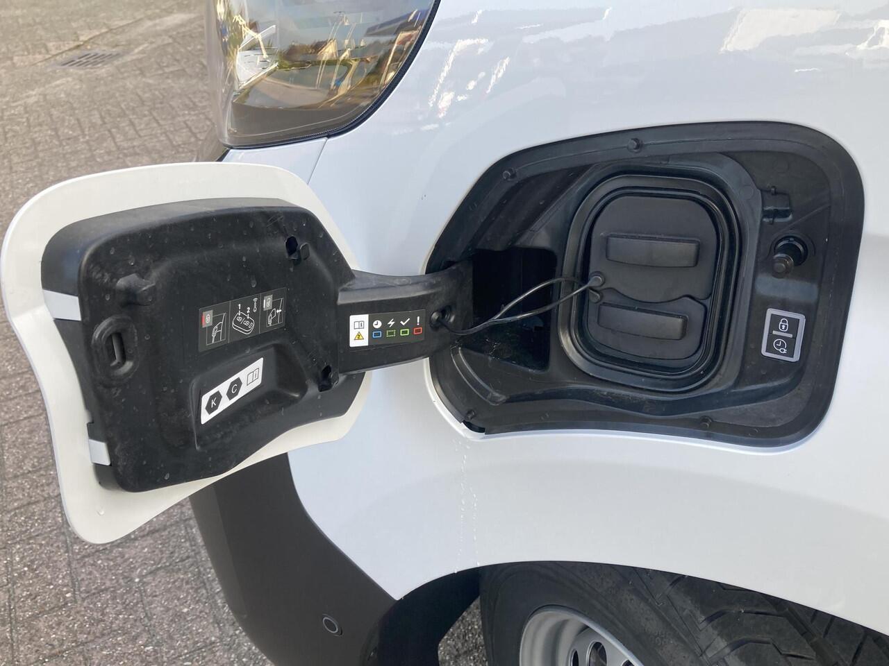 Opel VIVARO Vivaro-e L3 75 kWh | NIEUW | VOORRAAD | Airco | Apple Carplay/ Android auto | Parkeersensoren voor en acher | Achteruitrijcamera |