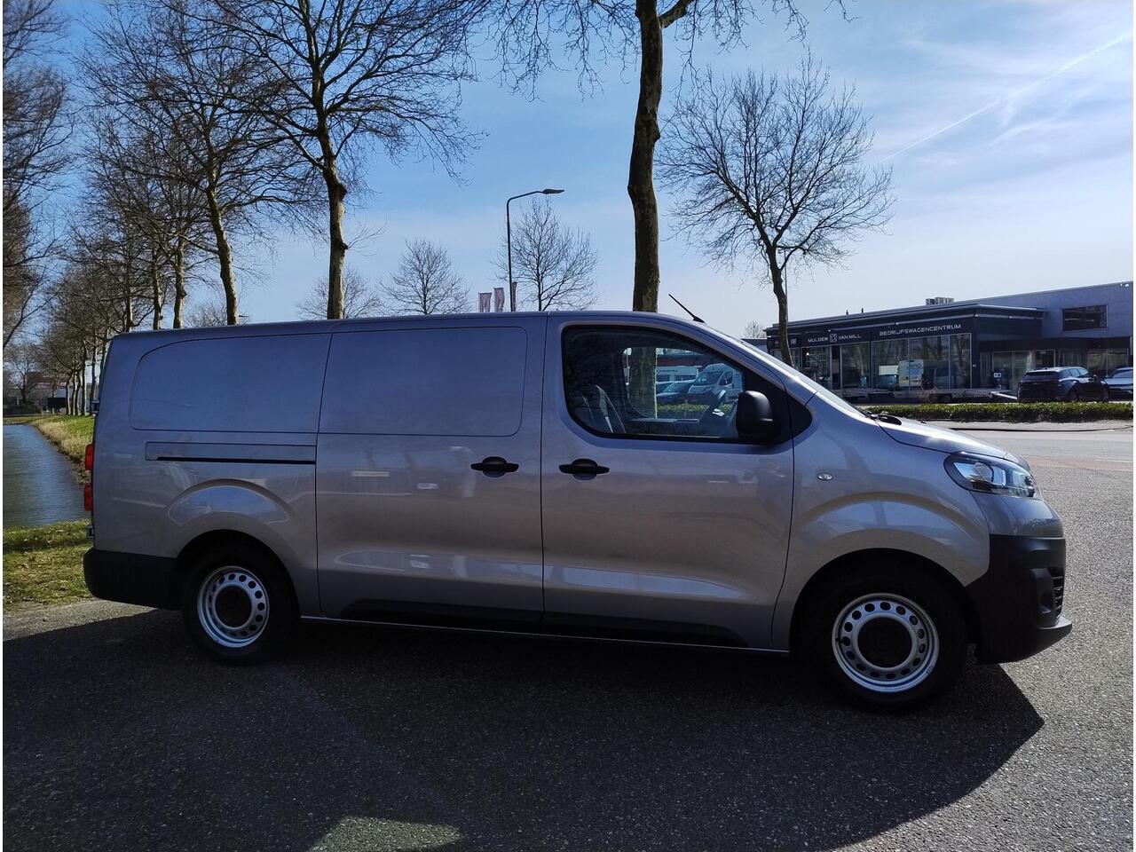 Opel VIVARO Vivaro-e L3 75 kWh 136pk AUTOMAAT | NAVI | Multimedia | Apple Carplay | Android Auto | DAB+ radio | Parkeersensoren achter | Bestuurdersstoel comfort | Bank voorpassagiers met opbergruimte| ECall pakket met geprogrammeerd voorverwarmen | Laadkabel | Airco
