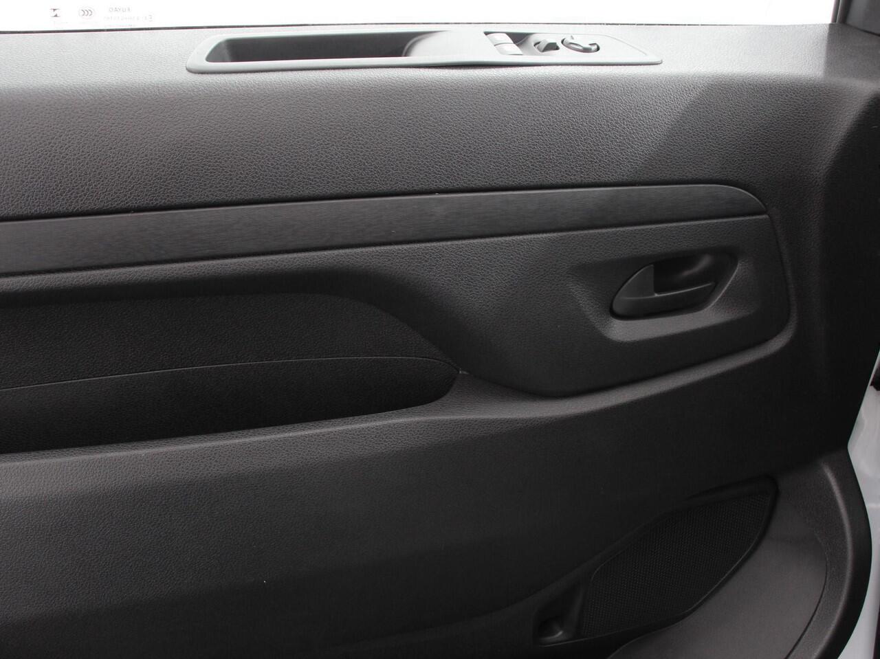 Opel VIVARO 1.5 Diesel 120 S&S L3 Apple Carplay / Android Auto Parkeersensoren V+A Trekhaak Camera Navigatie Cruise Control LED koplampen houten afwerking laadruimte