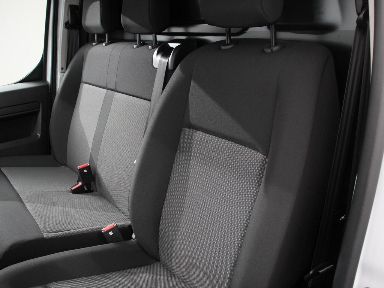 Opel VIVARO 1.5 Diesel 120PK L3 BPM VRIJ! Apple Carplay / Android Auto Parkeersensoren V+A Trekhaak Camera Navigatie Cruise Control LED koplampen houten afwerking laadruimte