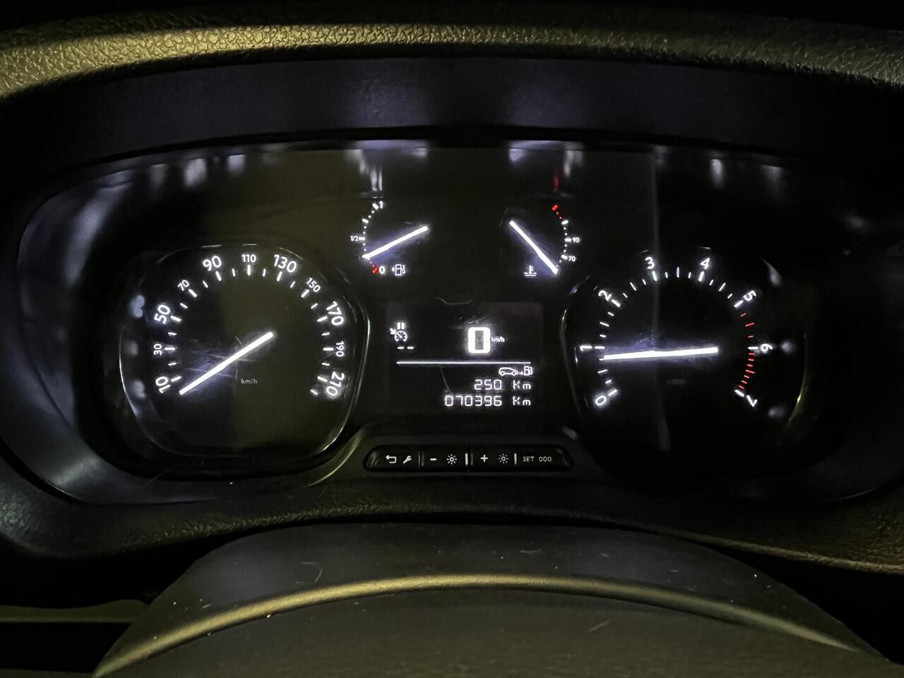 Opel VIVARO 1.5 CDTI L2H1 Edition Airco Navigatie Apple Carplay/Android Auto Trekhaak