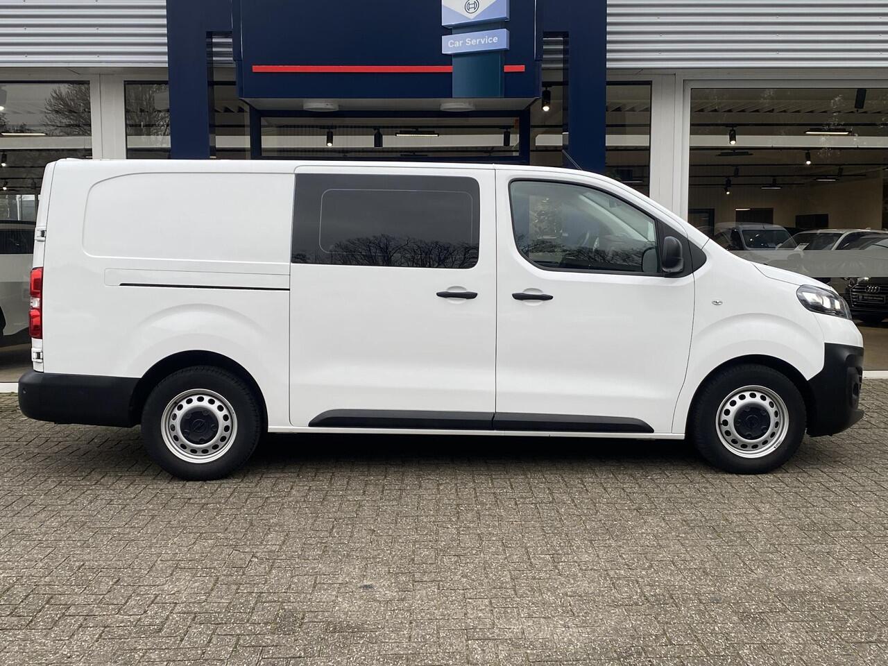 Opel VIVARO 1.5 CDTI L3H1 DC Selection / 6-Persoons / Cruise-Control / Trekhaak / Zijschuifdeur-Rechts / Houten-Vloer / Zijwandbekleding / Apple-Carplay & Android-Auto / Navi / Radio-Bluetooth / Airco / 16'' All-Seasons / ENZ.