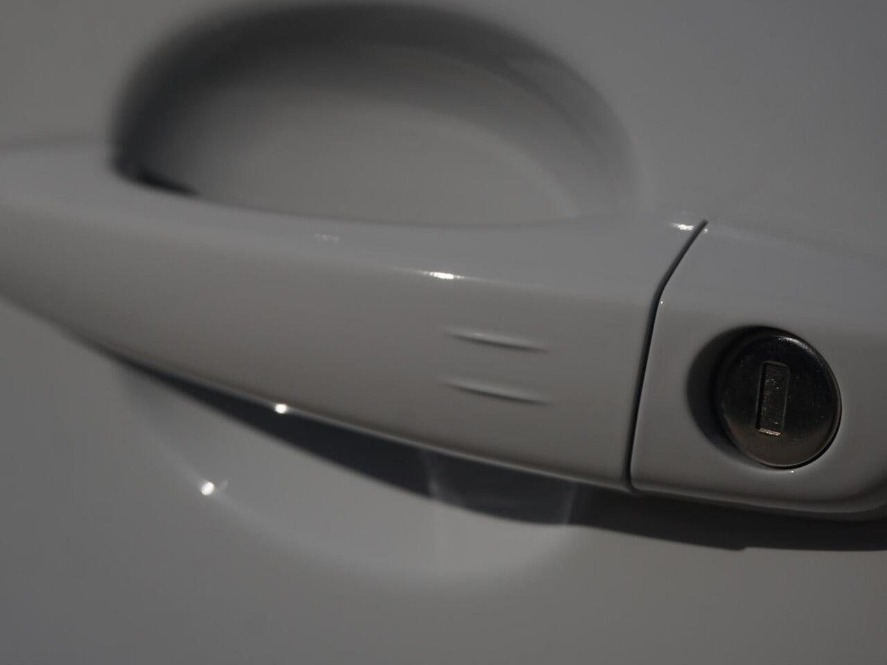 Opel VIVARO Electric 75 kWh Dubbele Cabine | 2x schuifdeur | 0% rente | tot 8 jaar garantie | Dynamic Surround View Pakket| Comfort Pakket | Exterieur Pakket | Winterpakket | Apple Carplay | rondom zicht camera's | LM velgen | Dodehoek detectie | parkeersensoren voor