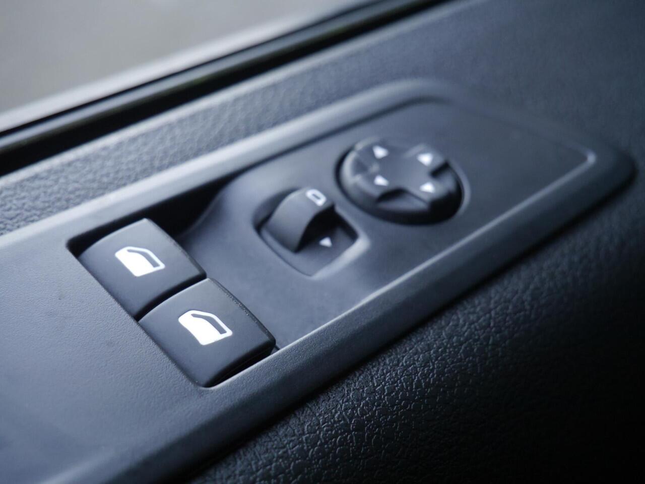 Opel VIVARO 2.0 Diesel 145 L3 | Lage km.stand | Airco | Cruise Control | Bluetooth | Parkeersensoren | 3 zits