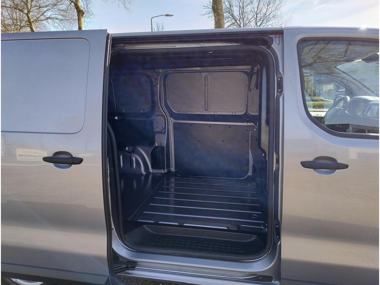 Opel VIVARO Vivaro-e L3 75 kWh 136pk AUTOMAAT | NAVI | Multimedia | Apple Carplay | Android Auto | DAB+ radio | Parkeersensoren achter | Bestuurdersstoel comfort | Bank voorpassagiers met opbergruimte| ECall pakket met geprogrammeerd voorverwarmen | Laadkabel | Airco