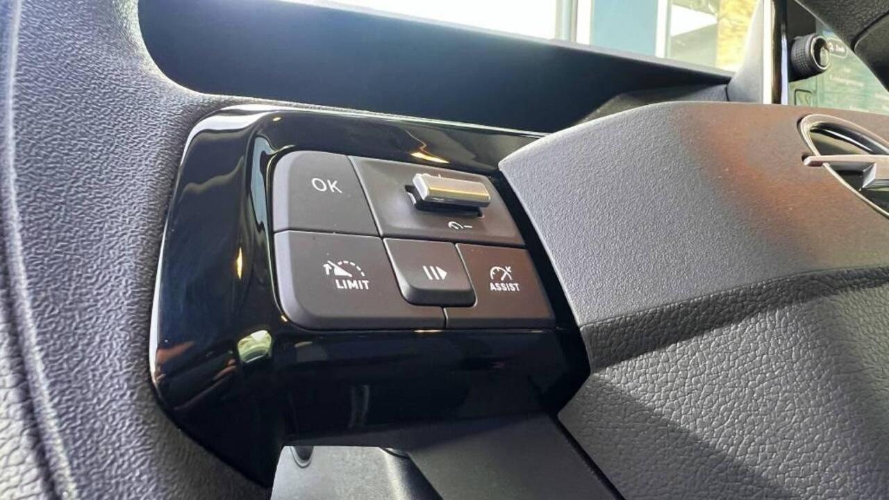 Opel VIVARO Electric L3 75 kWh 136pk | ACTIE! | 8 jaar garantie | 0% financial lease | Multimedia | Apple Carplay | Android Auto | Achteruitrijcamera | Parkeersensoren voor en achter | Digitale cockpit | Stuurwielbediening | Tussenwand comfort met raam | Bestuurderss