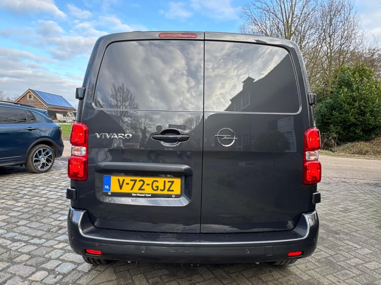 Opel VIVARO 2.0 D 145pk BPM VRIJ ecc,navigatie,camera,cruise,trekhaak,pdc