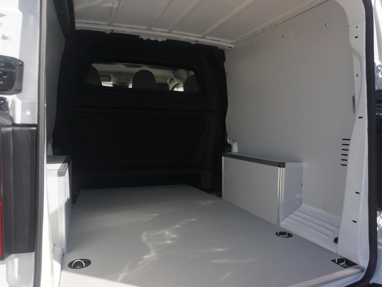 Opel VIVARO Electric 75 kWh Dubbele Cabine | 2x schuifdeur | 8 jaar garantie | Dynamic Surround View Pakket | Exterieur pakket | Comfort Pakket | Winterpakket | Apple Carplay | rondom zicht camera's | LM velgen | Dodehoek detectie | parkeersensoren voor & achter | be