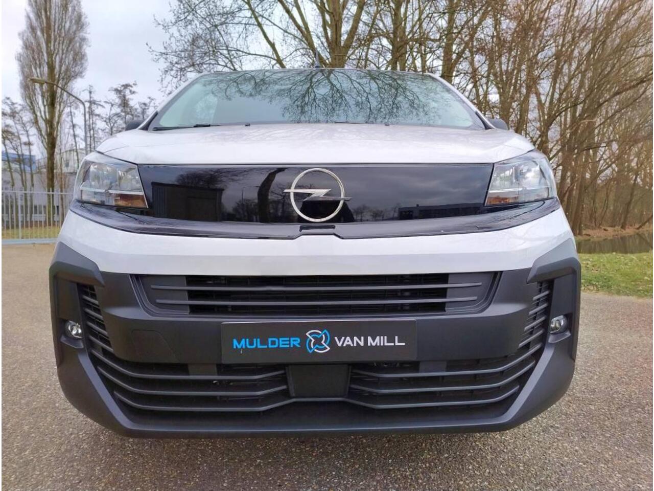 Opel VIVARO Electric L3 75 kWh 136pk | 8 jaar garantie | 0% financial lease | Multimedia | Apple Carplay | Android Auto | Achteruitrijcamera | Parkeersensoren voor en achter | Digitale cockpit | Stuurwielbediening | Tussenwand comfort met raam | Bestuurdersstoel comf