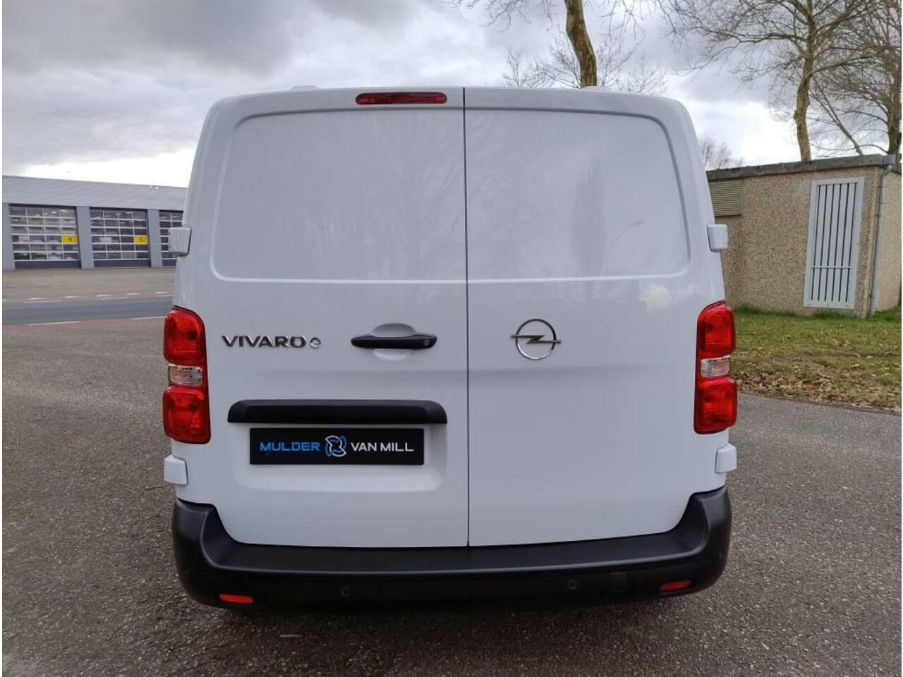 Opel VIVARO Electric L2 75 kWh 136pk | ACTIE! | 8 jaar garantie | 0% financial lease | Multimedia | Apple Carplay | Android Auto | Achteruitrijcamera | Parkeersensoren voor en achter | Digitale cockpit | Stuurwielbediening | Tussenwand comfort met raam | Bestuurderss
