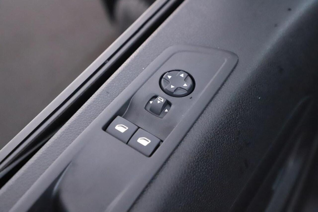 Opel VIVARO 2.0 Diesel 145pk L3 Winterpakket/Camera/Trekhaak Dubbele Schuifdeur/Vloer en Wand betimmering BPM VRIJ!