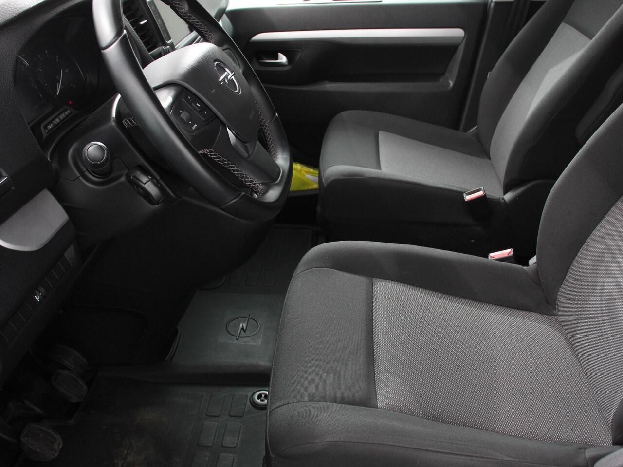 Opel VIVARO 145pk L3H1 Dubbele Cabine Sport Edition Navigatie Climate Control Trekhaak Trekhaak Parkeer sensoren Lichtmetalen Velgen