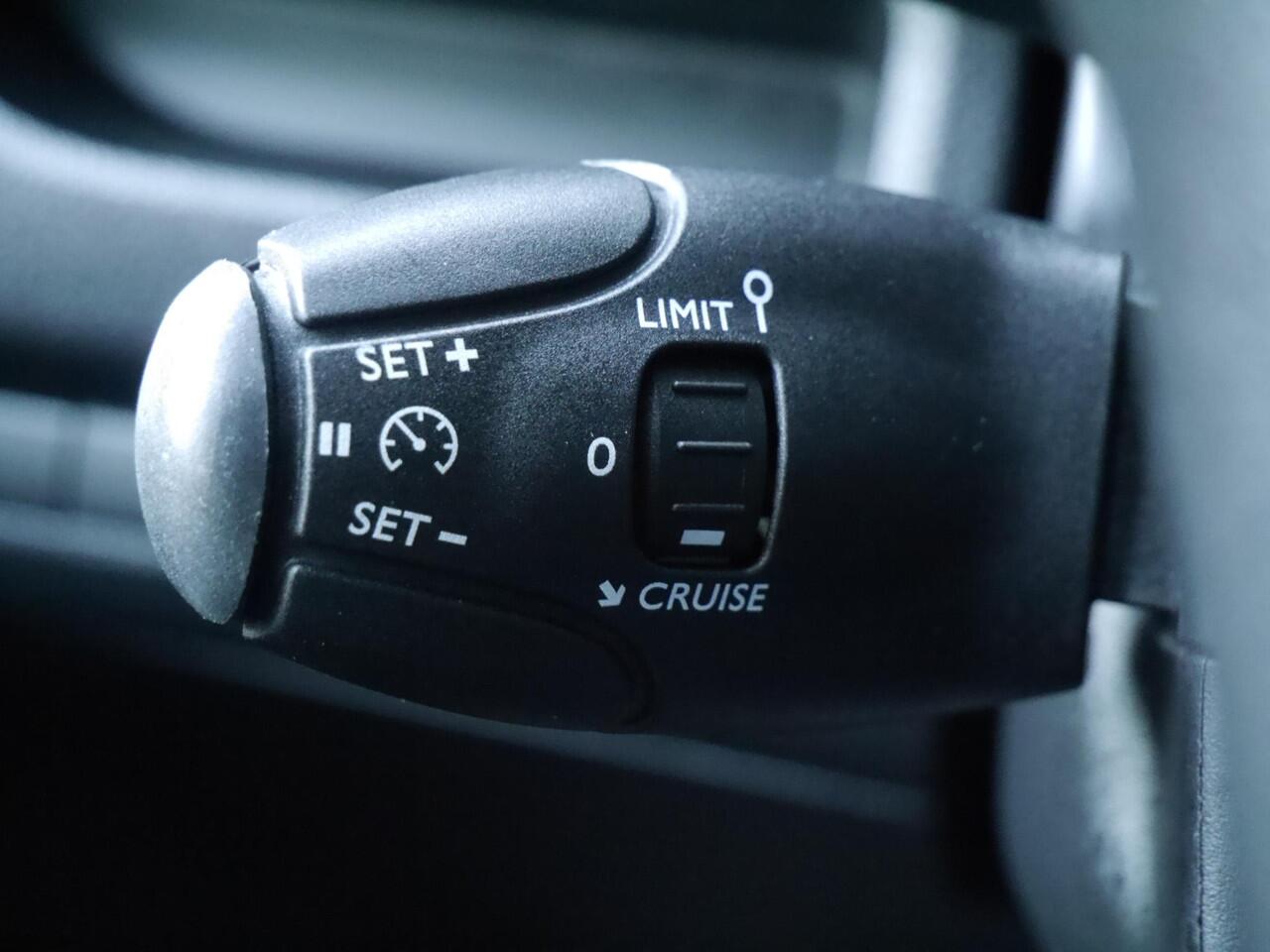 Opel VIVARO 2.0 Diesel 145 L3 | Lage km.stand | Airco | Cruise Control | Bluetooth | Parkeersensoren | 3 zits