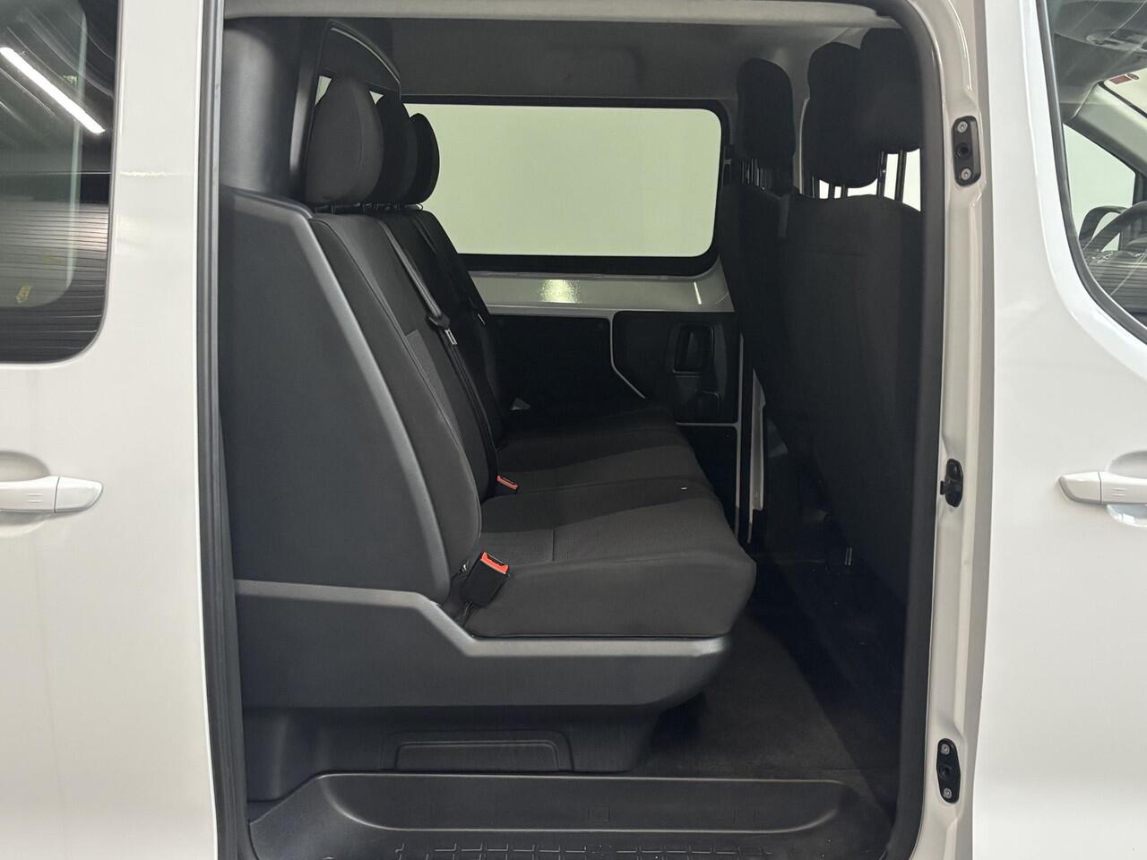 Opel VIVARO 2.0 Diesel 180 S&S L3 Automaat Dubbele Cabine 2 schuifdeuren Android Auto/Apple CarPlay Navigatie Keyless Entry&Start Climate Control Camera Cruise Control Houten afwerking laadruimte Trekhaak lichtmetalen velgen