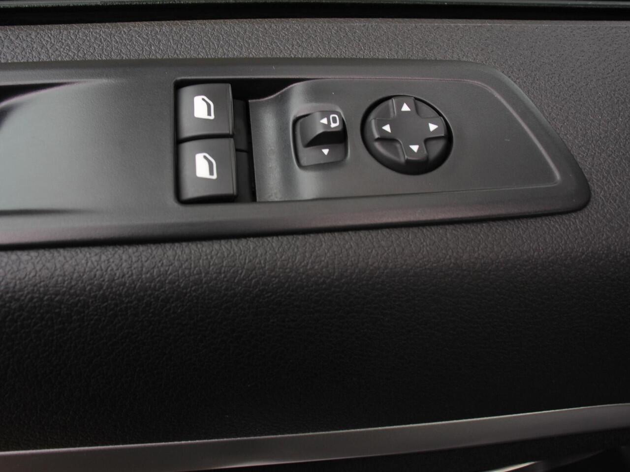 Opel VIVARO 2.0 CDTI Automaat 145 pk L3H1 Dubbele Cabine | Navigatie | Trekhaak | Airco | Parkeer sensoren | Betimmering