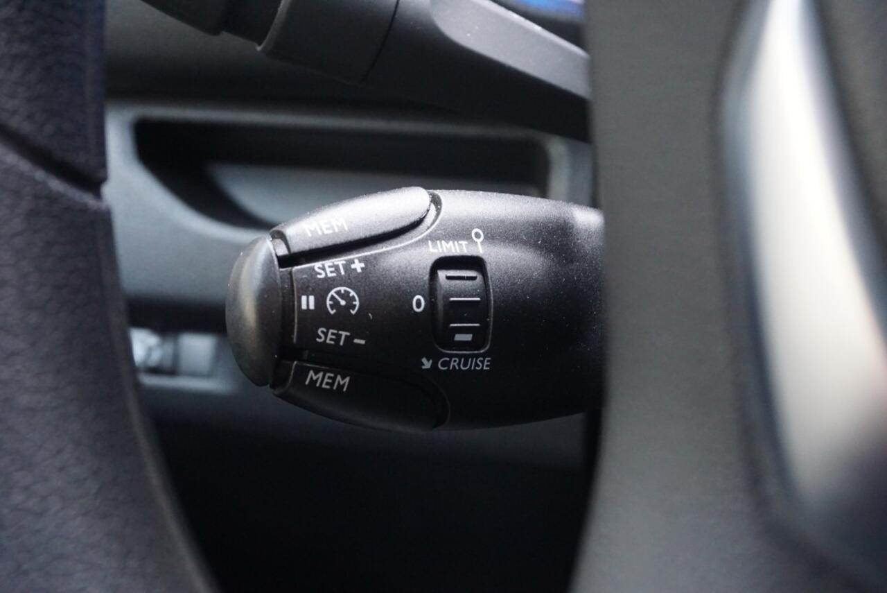 Opel VIVARO Electric L2 50 kWh Camera/Navi/PDC!