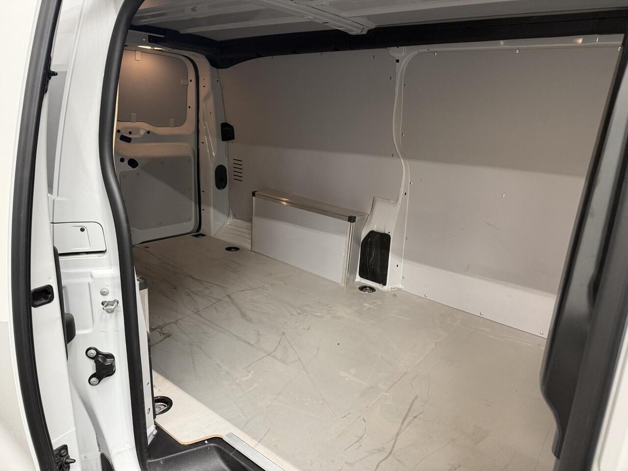 Opel VIVARO 2.0 Diesel 180PK L3 Automaat Apple Carplay / Android Auto Parkeersensoren V+A Trekhaak Camera Navigatie Cruise Control LED koplampen houten afwerking laadruimte