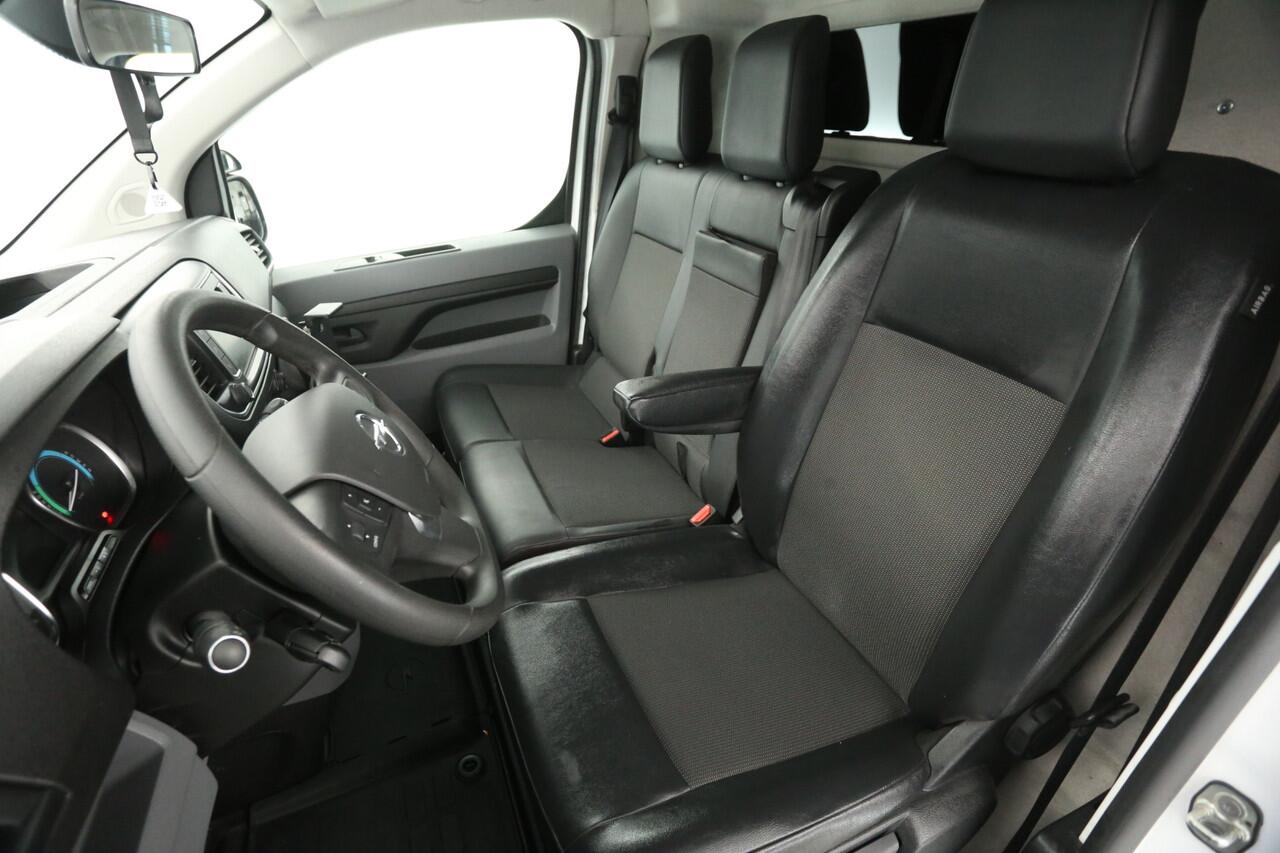 Opel VIVARO Vivaro-e L2H1 75 kWh | Snelladen | SOH 90% | Airco | Cruise | 3 Zits | Carplay | Navi | Parkeersens.