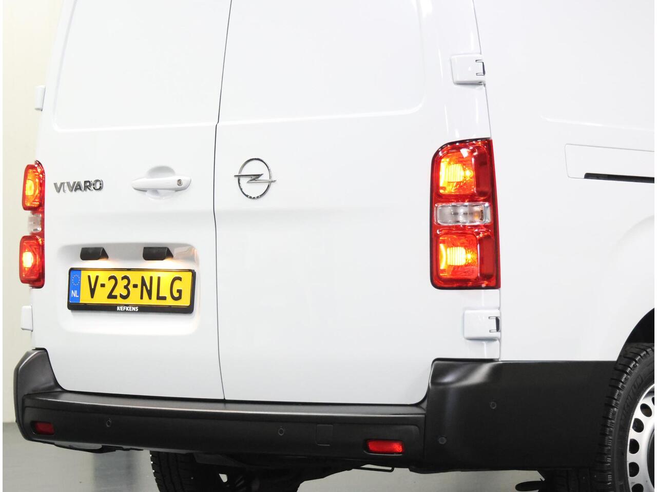 Opel VIVARO 2.0 180PK S&S L3 | 1ste eigenaar | AUTOMAAT | AppleCarPlay/AndroidAuto | Armsteun | 3 Zits | Houtenlaadvloer | Navigatie | Keyless | Stuurverwarming | Climate Control | Cruise Control | Parkeersensoren |