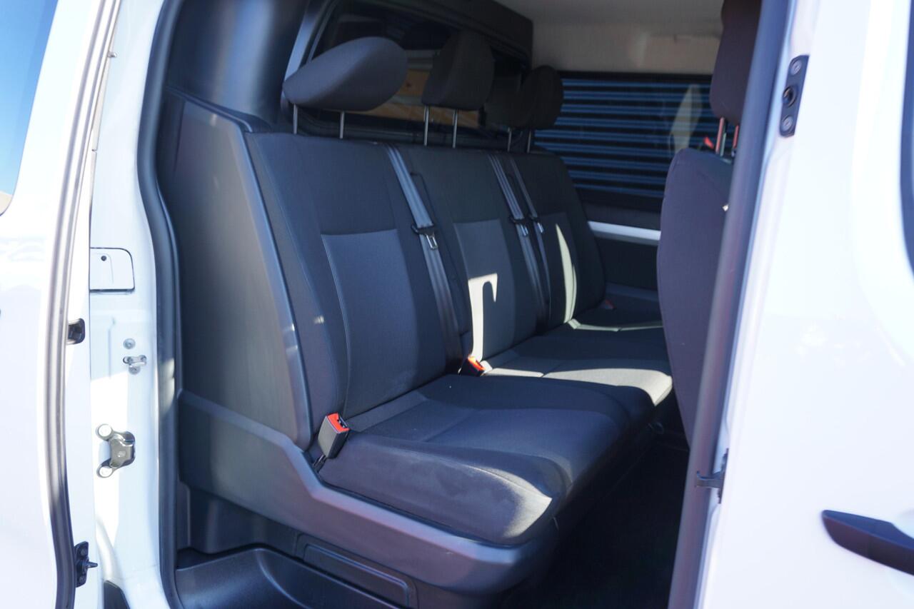 Opel VIVARO 2.0 120pk L3H1 Dubbele cabine 5-zits Navi Apple Carplay Trekhaak Camera Cruise control Imperiaal parkeersensoren