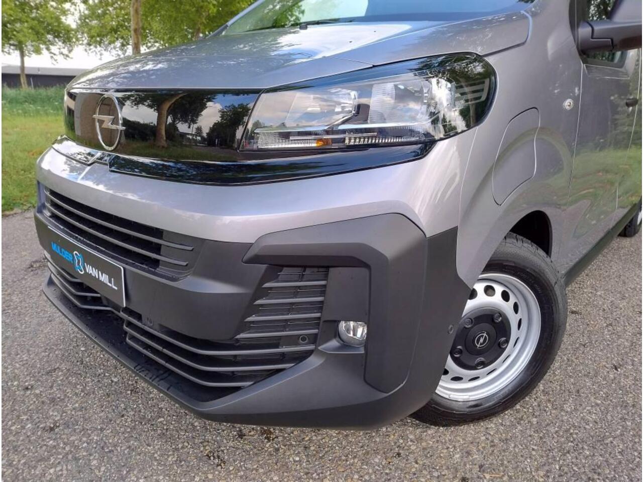 Opel VIVARO Electric L3 75 kWh 136pk | 8 jaar garantie | 0% financial lease | Multimedia | Apple Carplay | Android Auto | Achteruitrijcamera | Parkeersensoren voor en achter | Digitale cockpit | Stuurwielbediening | Tussenwand comfort met raam | Bestuurdersstoel comf