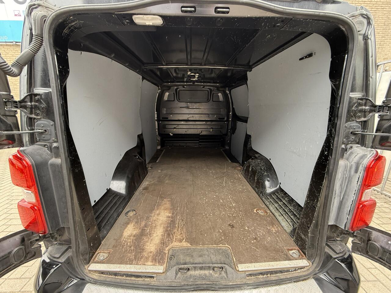 Opel VIVARO 2.0 CDTI 150PK EURO6 L3H1 Achteruitrijcamera/Trekhaak/navigatie systeem/cruise control