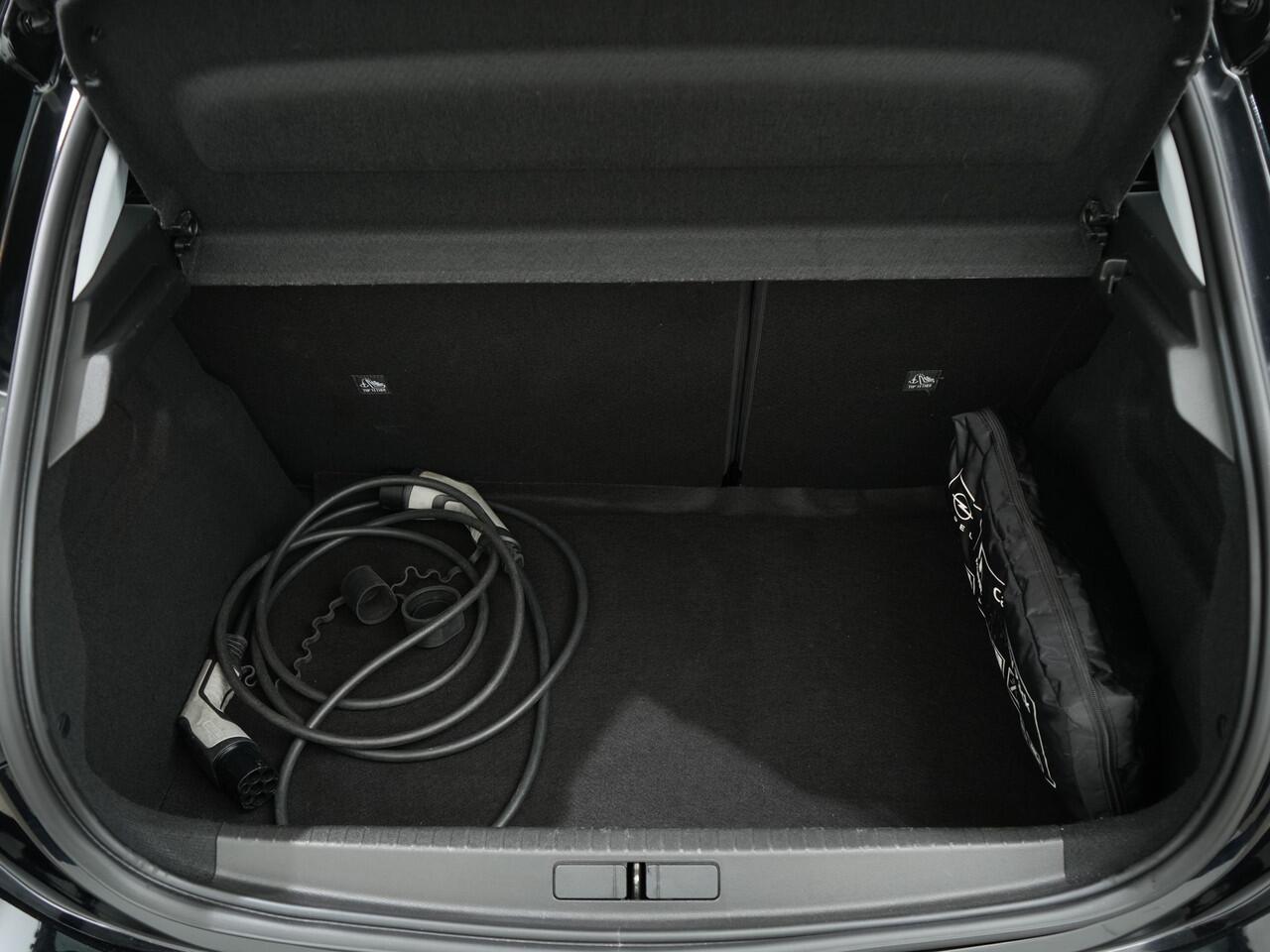 Opel e-Corsa LEVEL 3 50 KWH 3-FASE | Navi | Winterpakket | Clima | Privacy Glass