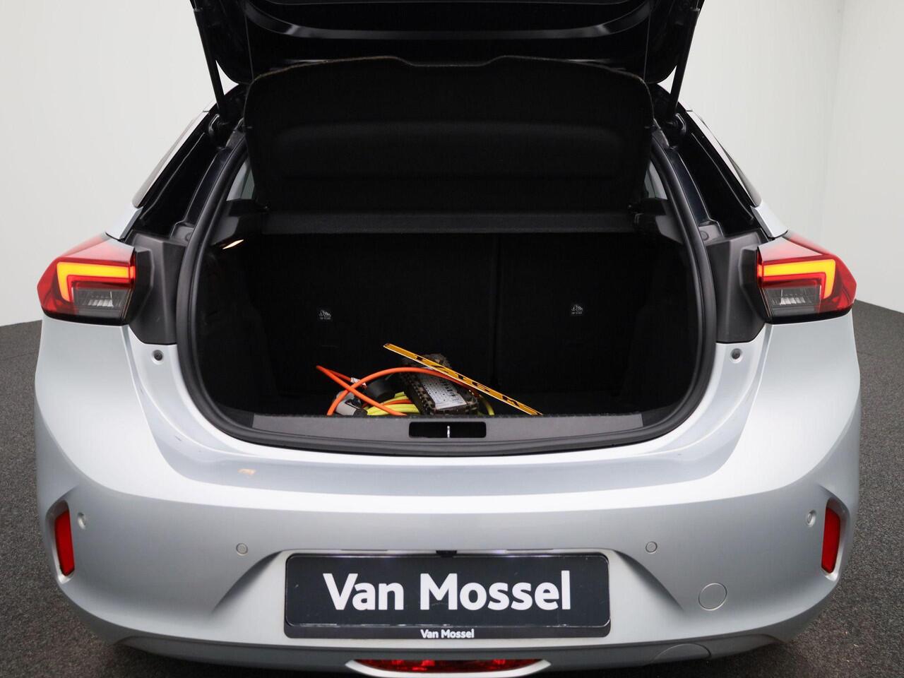 Opel e-Corsa Elegance 50 kWh | Navigatie | Apple & Android Carplay | Parkeersensoren Voor & Achter | Camera | Climate Control | Privacy Glass | Cruise Control & Snelheidsbegrenzer |