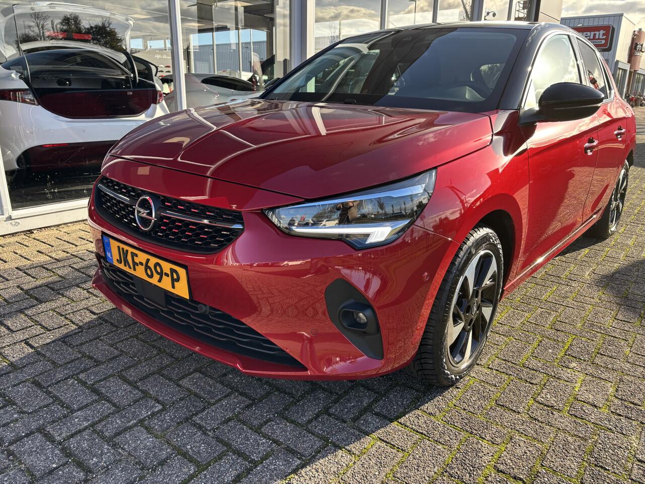 Opel e-Corsa Elegance 50 kWh | Camera | Parkeersensoren voor en achter |