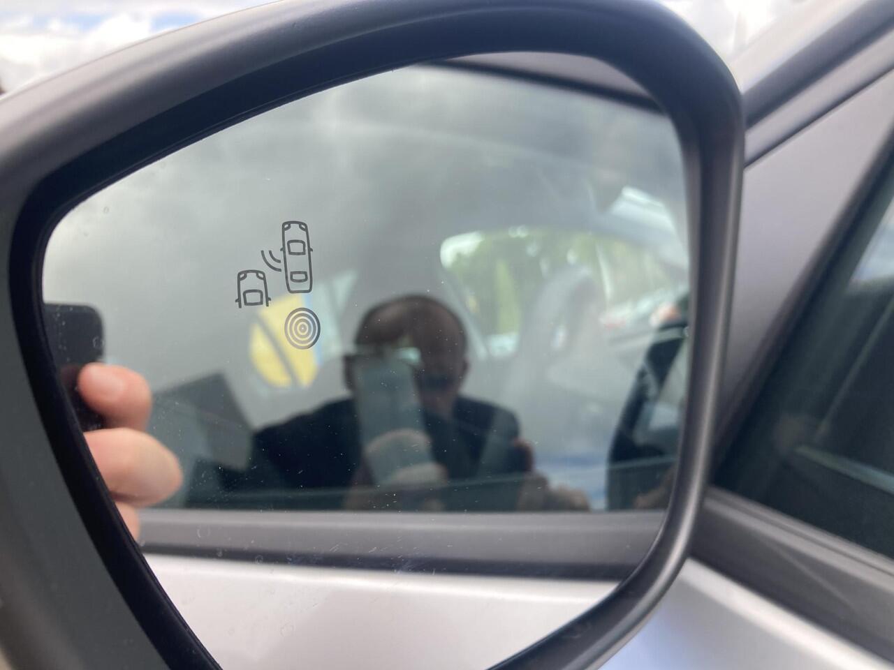 Opel e-Corsa 51 kWh Long Range Business Edition | NIEUW | DIRECT LEVERBAAR | Navigatie via Carplay/ Android auto | Climate control | Cruise control | Achteruitrijcamera | Warmtepomp | Parkeersensoren |