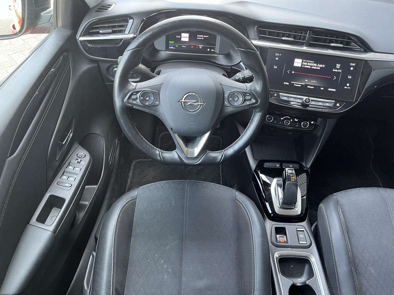 Opel e-Corsa Elegance 3-FASEN 50kWh 136pk | NAVI | APPLE CARPLAY / ANDROID AUTO | WINTERPACK | 17'' LM-VELGEN | DAKKLEUR ZWART |
