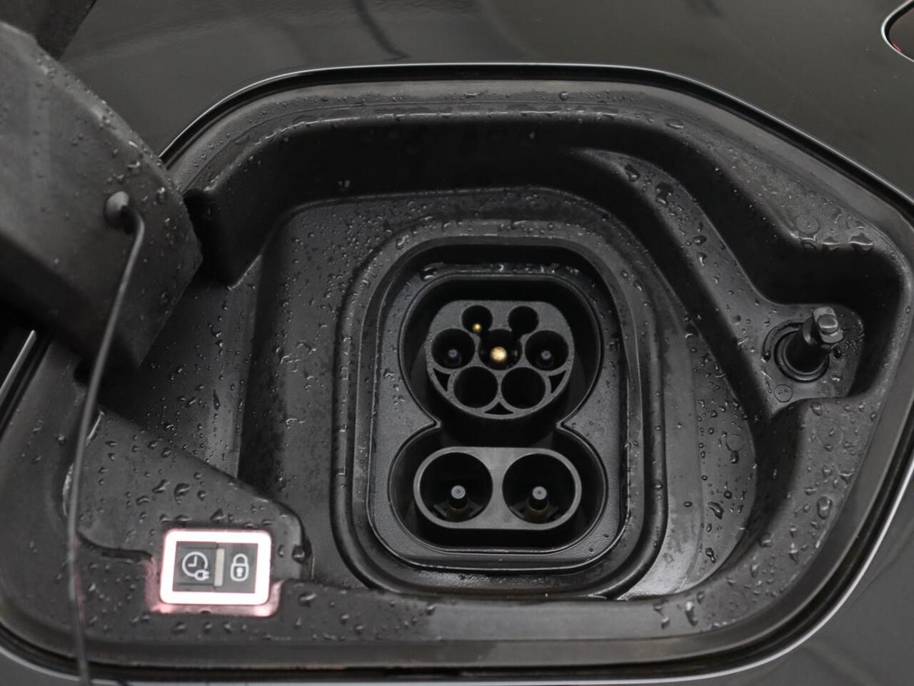 Opel e-Corsa Edition 50 kWh | Carplay | Parkeerhulp | Cruise control | Climate control | Keyless start | 16'' lichtmetalen velgen | Bluetooth