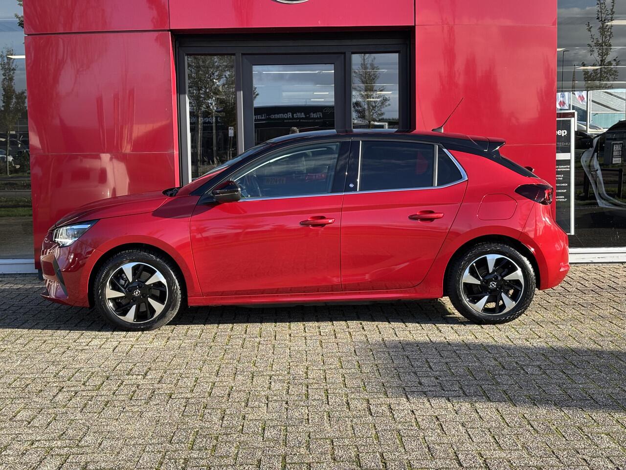 Opel e-Corsa Elegance 50 kWh | Camera | Parkeersensoren voor en achter |