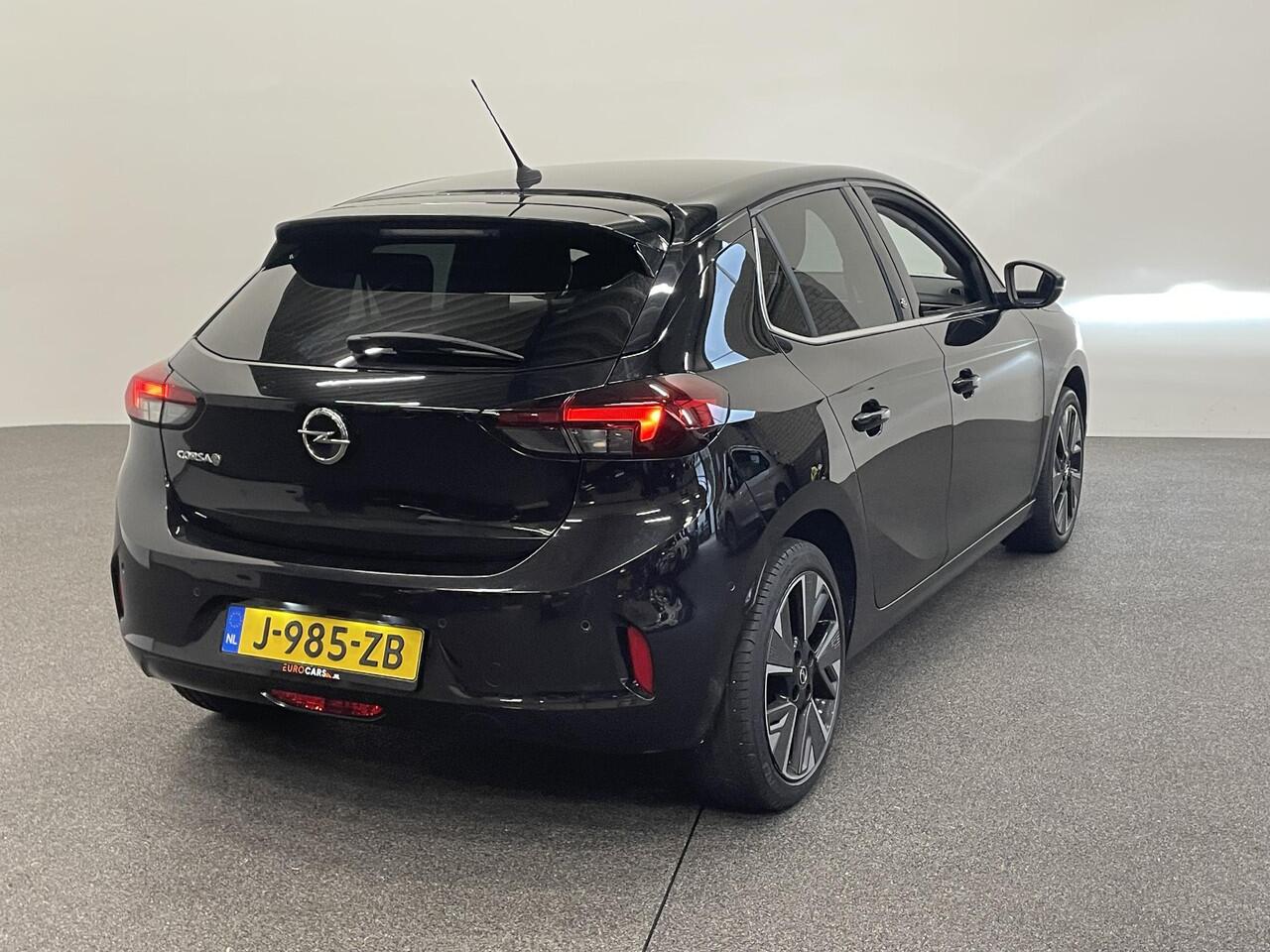 Opel e-Corsa Elegance 50 kWh Navigatie Apple Carplay/Android Auto Camera Parkeersensoren Adaptive Cruise Control Lichtmetalen velgen Climate Control