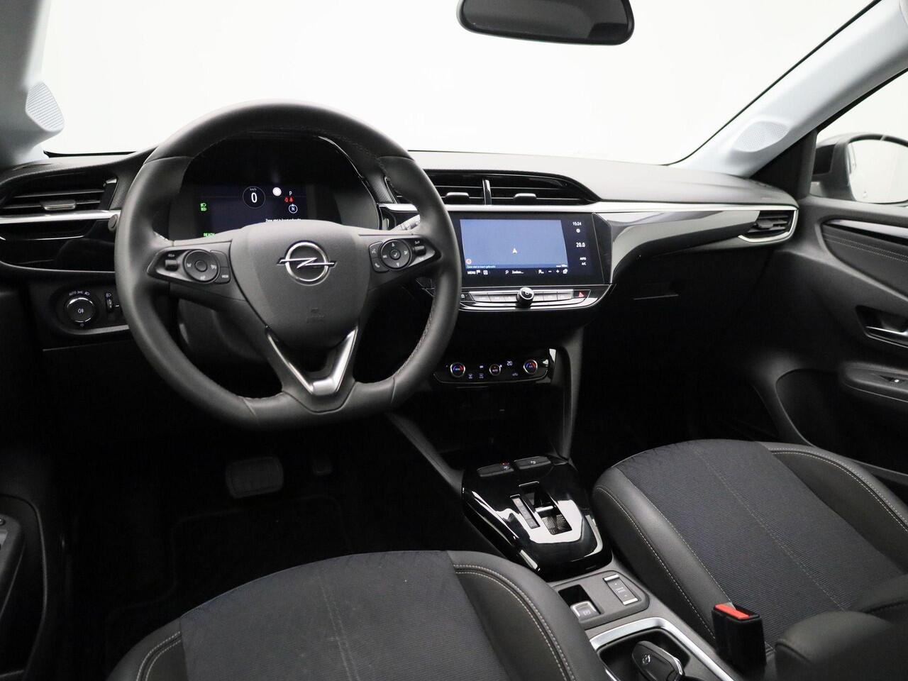 Opel e-Corsa Elegance 50 kWh | Navi | Achteruitrijcamera en 360 camera + Sensoren | Climate control | Blind spot | Allseasonbanden |