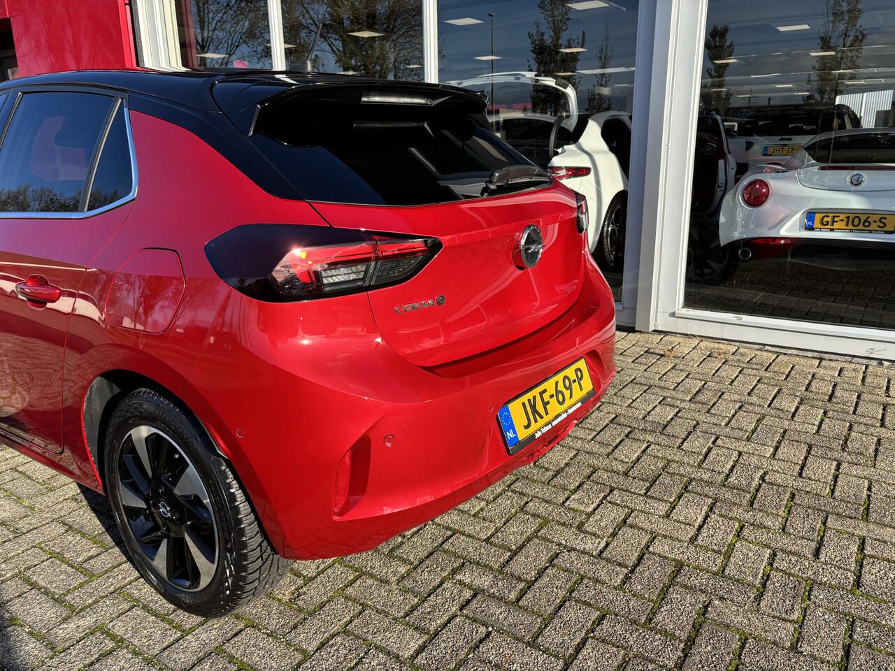 Opel e-Corsa Elegance 50 kWh | Camera | Parkeersensoren voor en achter |
