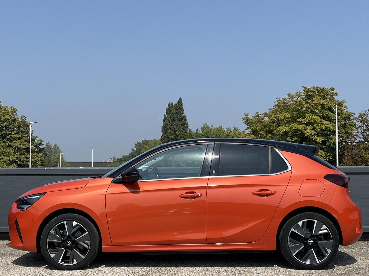 Opel e-Corsa Elegance 3-FASEN 50kWh 136pk | NAVI | APPLE CARPLAY / ANDROID AUTO | WINTERPACK | 17'' LM-VELGEN | DAKKLEUR ZWART |