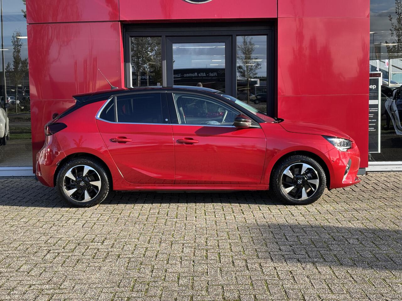 Opel e-Corsa Elegance 50 kWh | Camera | Parkeersensoren voor en achter |
