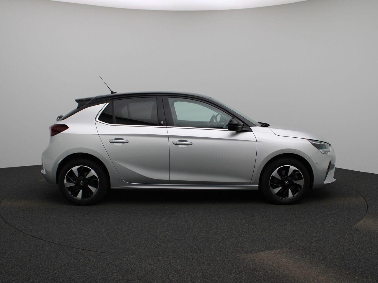 Opel e-Corsa Elegance 50 kWh | Navi | Achteruitrijcamera en 360 camera + Sensoren | Climate control | Blind spot | Allseasonbanden |