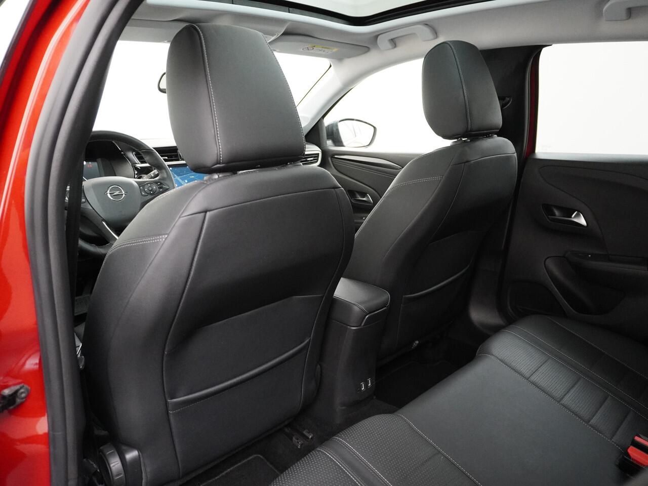 Opel e-Corsa 50kWh Elegance Leder Panoramadak 360°Camera Zwart Dak Navi Ecc Apple Carplay Android Auto Cruise Control SOH 90% Stoel+Stuurverwarming DAB+ Pdc Lmv Led Origineel Nederlandse Auto