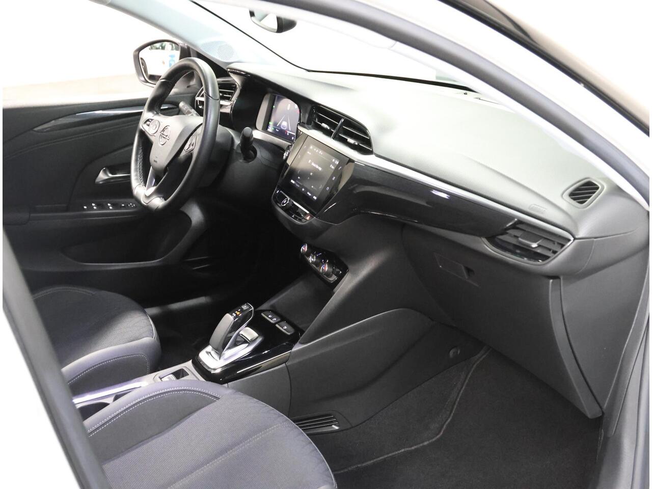 Opel e-Corsa Elegance 50kWh 136PK | AppleCarplay/AndroidAuto | 3 FASE | Camera | 17"LMV | Adaptive Cruise Control | Climate Control | Keyless | AUTOMAAT | Two-Tone | LED | Parkeersensoren | Isofix | Privacy Glass |